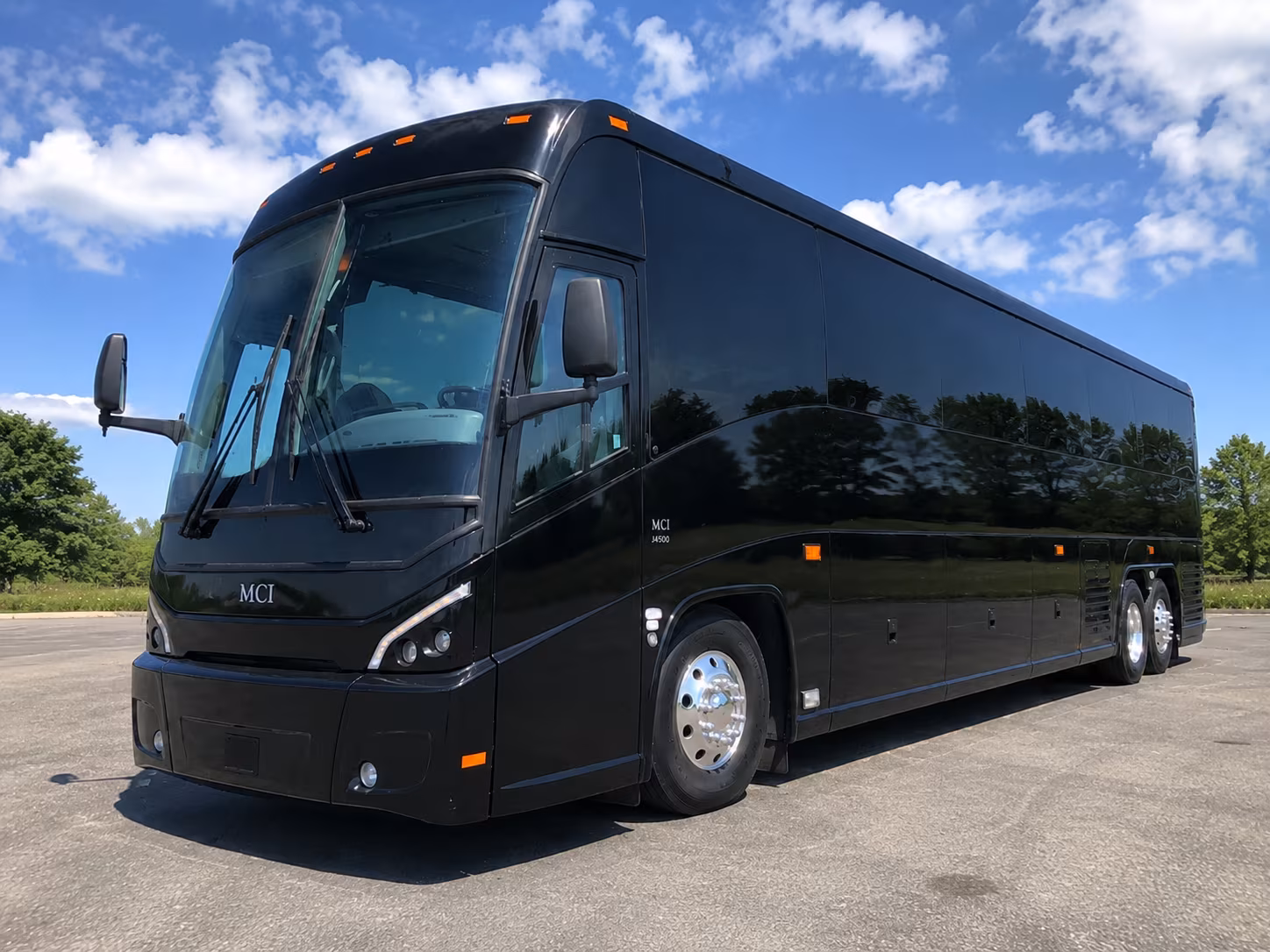 shuttle your wedding guests between watson boulevard hotels and your venue
